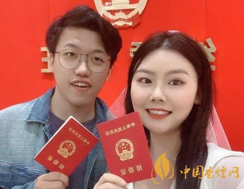 90后同名同姓情侶領證結婚 太有夫妻緣了！