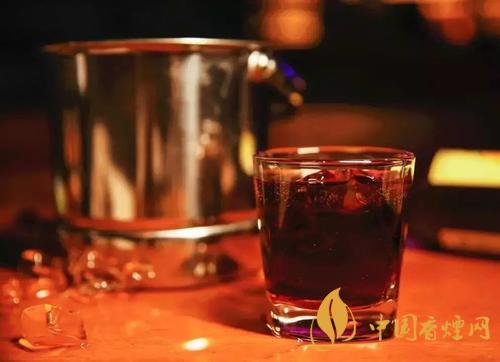 可樂(lè)桶是什么酒 非?；鸨目蓸?lè)桶調(diào)配方法介紹