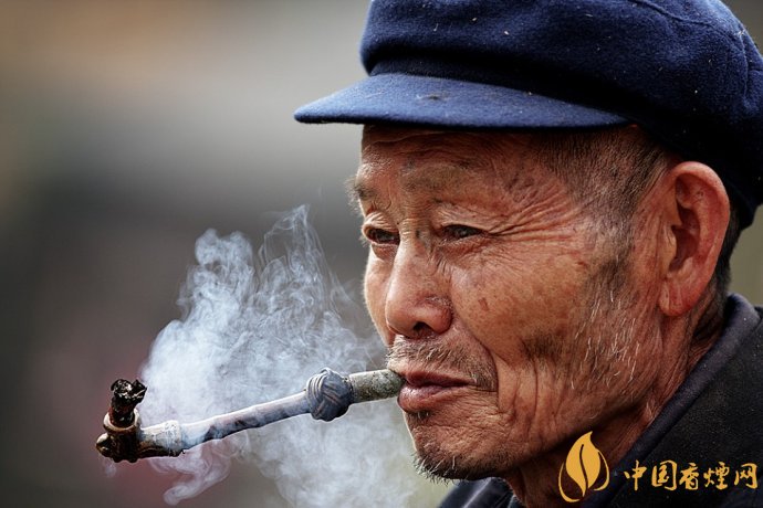 旱煙和煙卷哪個危害大，旱煙袋很有講究