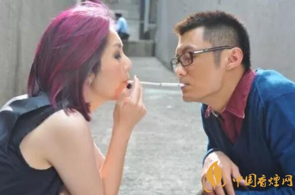 香煙夾耳朵上是怎么來(lái)的，耳夾煙是男人的專利